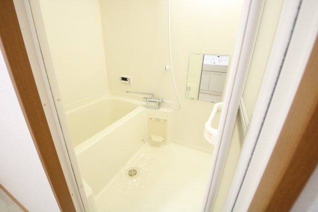 バス・シャワールーム　※別部屋の参考写真のため、現状優先です。