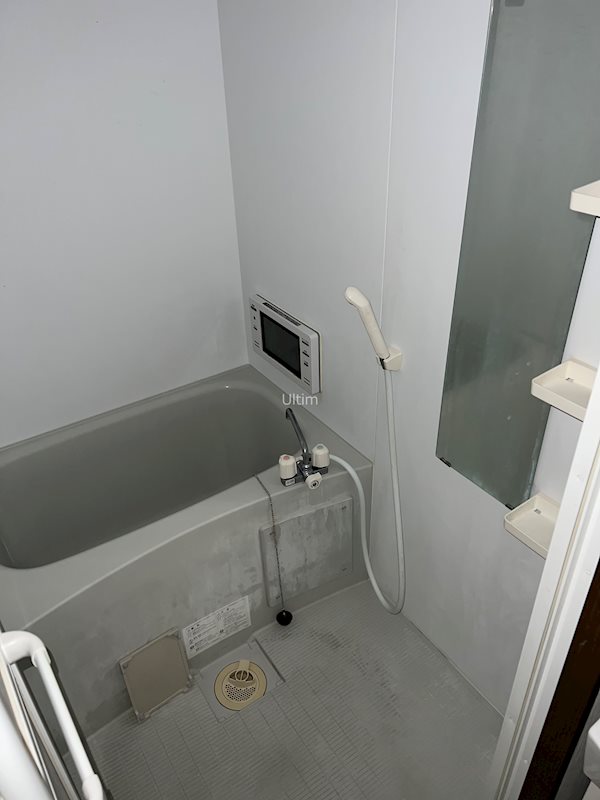 バス・シャワールーム　※同タイプの他のお部屋です