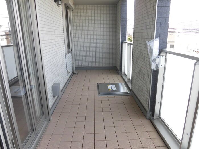 バルコニー　南面向きです。
