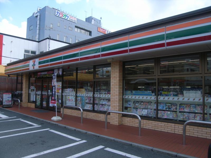 コンビニ　セブンイレブン 吉川駅北口店（コンビニ）まで420m