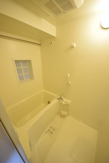 バス・シャワールーム　★追い焚き機能付きバスルーム★