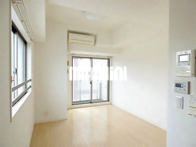 居室・リビング　８．７帖の洋室です。