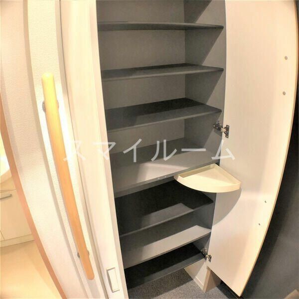 玄関　別部屋参考写真となります。