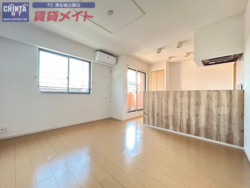 居室・リビング　同型参考写真です