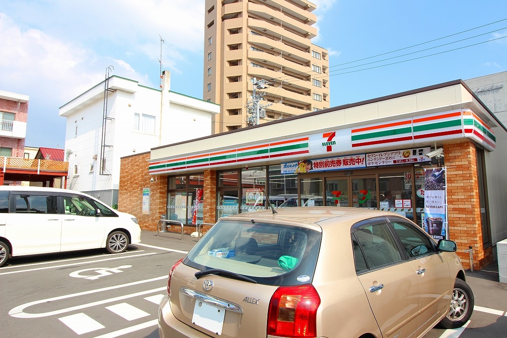 コンビニ　セブンイレブン札幌澄川5条店（コンビニ）まで120m