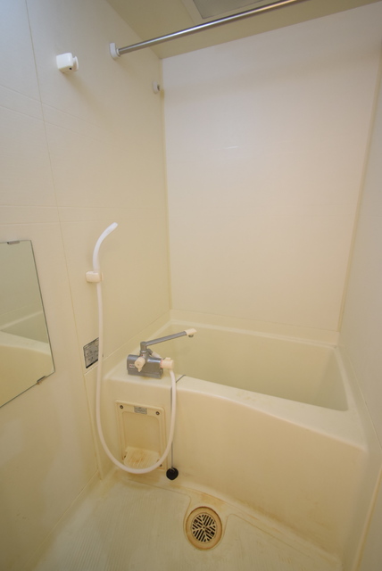 バス・シャワールーム　同物件の別部屋のお写真です。ご参考までに御覧ください。