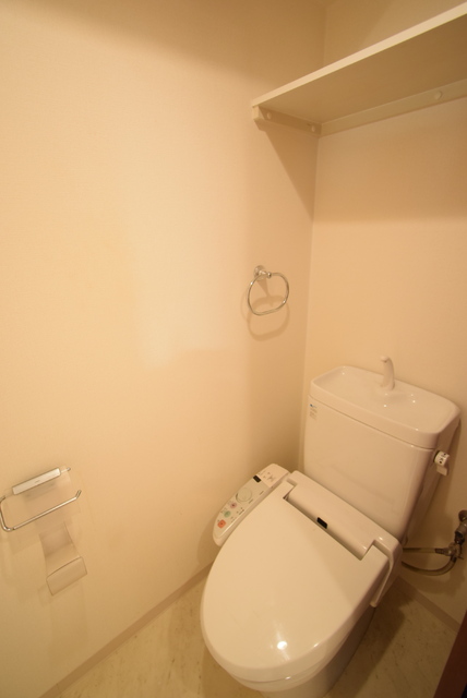 トイレ　同物件の別部屋のお写真です。ご参考までに御覧ください。
