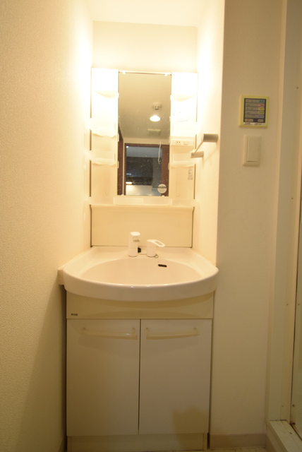 洗面設備　同物件の別部屋のお写真です。ご参考までに御覧ください。