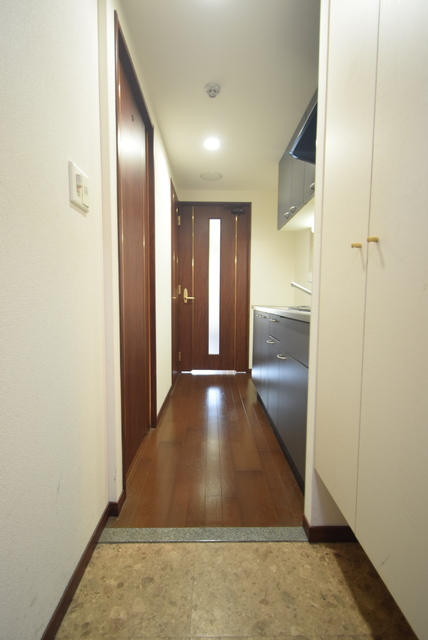 玄関　同物件の別部屋のお写真です。ご参考までに御覧ください。