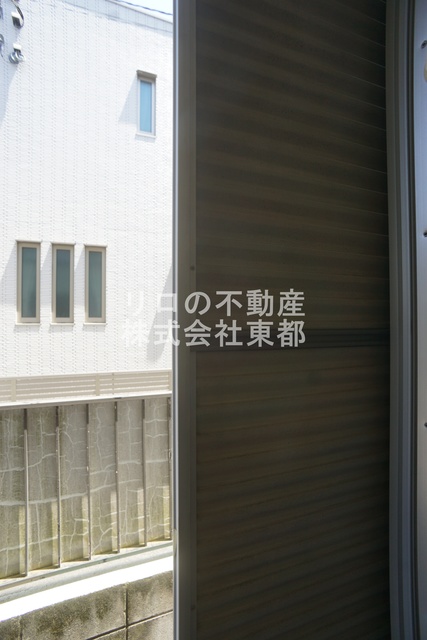 セキュリティ　雨戸付なので防犯面でも役立ちますね♪