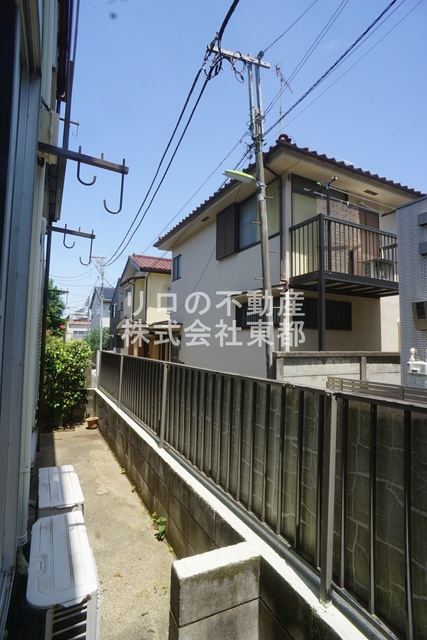 バルコニー　お天気のいい日は外干しもできますね！！