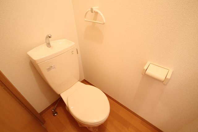 トイレ　※同物件別号室の写真になります