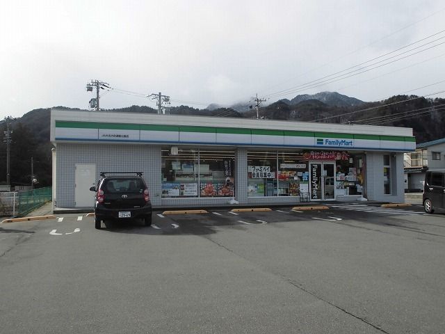 コンビニ　ファミリーマート大町運動公園店（コンビニ）まで50m