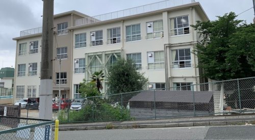 中学校　神戸市立上野中学校（中学校）まで358m