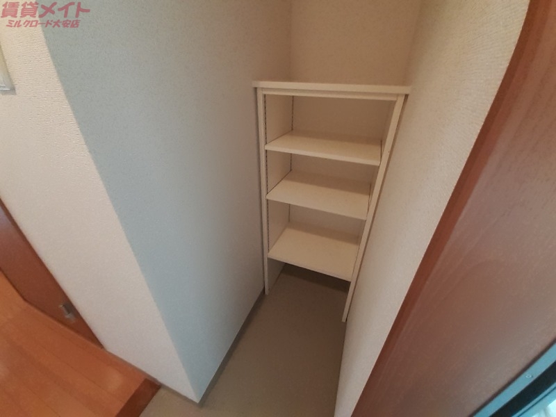 収納　同型参考写真