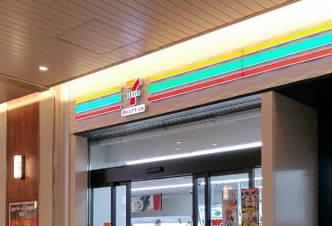 コンビニ　セブンイレブン（コンビニ）まで104m