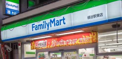 コンビニ　ファミリーマート（コンビニ）まで111m