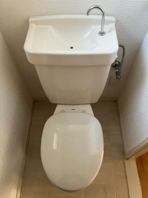 トイレ　他の部屋の写真になります。 フルリフォーム予定です。