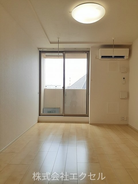 居室・リビング　エアコン付きです。