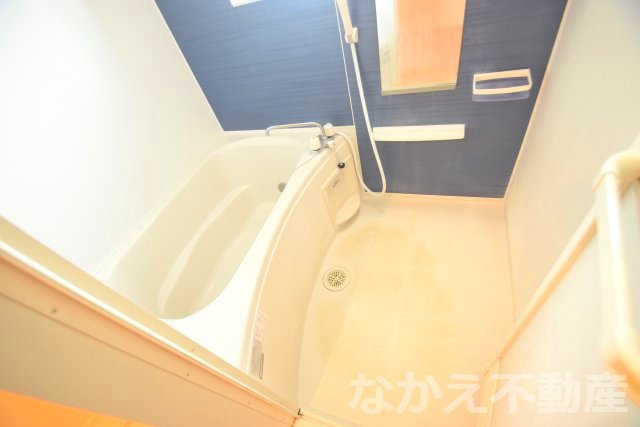バス・シャワールーム　落ち着いた空間のお風呂です