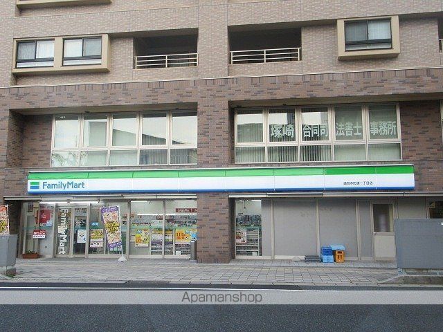 コンビニ　ファミリーマート（コンビニ）まで494m