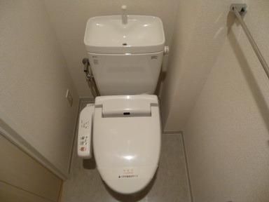 トイレ　洗浄便座付お手洗い