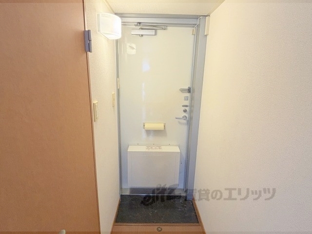 レオパレスパレス猪名寺の玄関写真