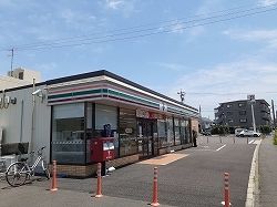 コンビニ　セブンイレブン（コンビニ）まで350m