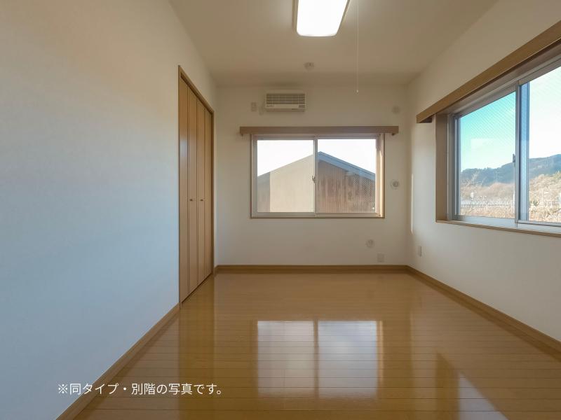 居室・リビング　同タイプの写真です。