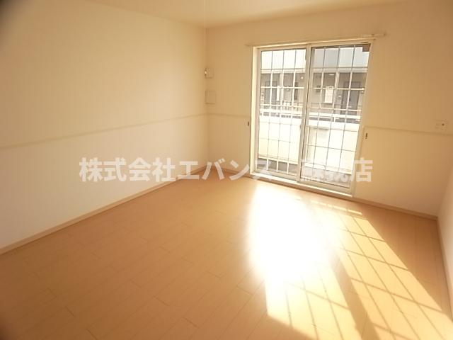 その他部屋・スペース　開放的な寝室です