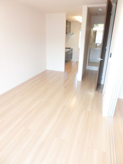 居室・リビング　白を基調にした明るいお部屋です