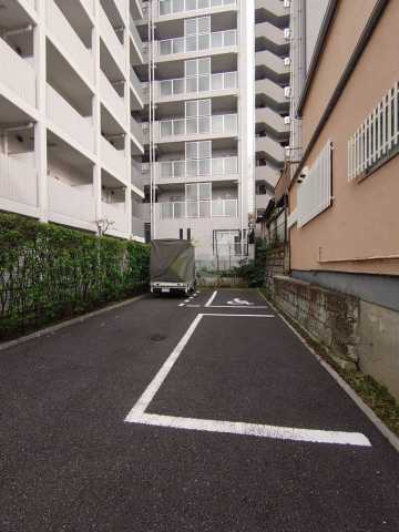駐車場　アベニール大塚