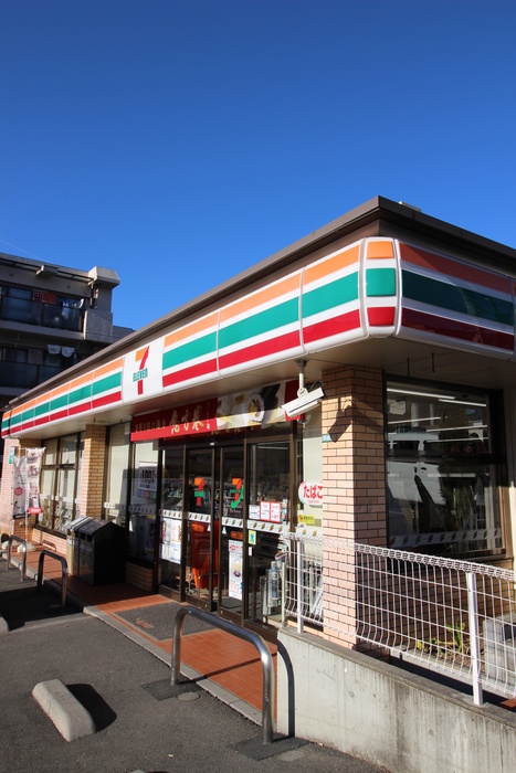 コンビニ　セブンイレブン南浦和１丁目店（コンビニ）まで213m