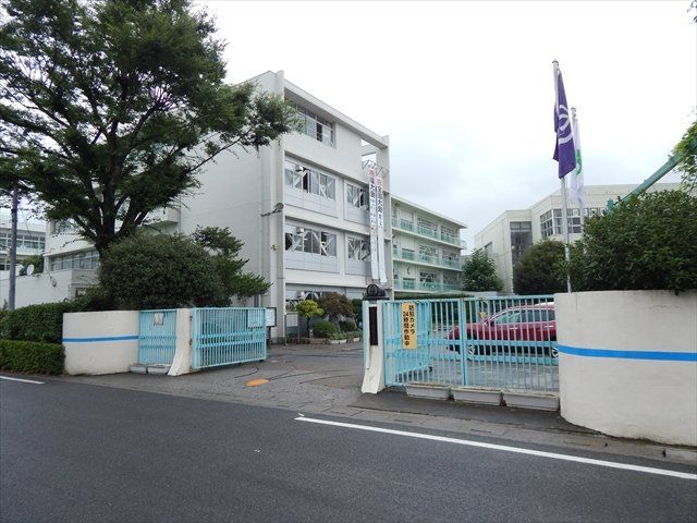 中学校　春日部市立春日部中学校（中学校）まで489m
