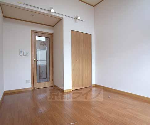 居室・リビング　日当たり良好な部屋です。