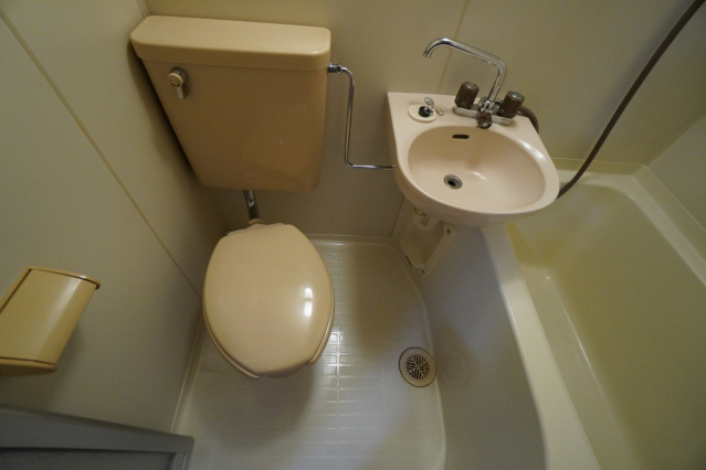 トイレ　落ち着いた色調のトイレです