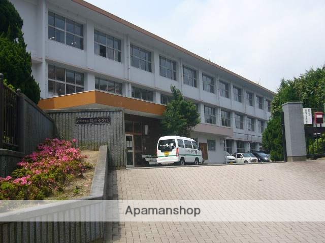 中学校　北九州市立篠崎中学校（中学校）まで649m