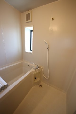 バス・シャワールーム　※別部屋参考写真