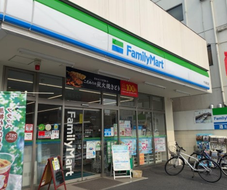 コンビニ　ファミリーマート千川駅北店（コンビニ）まで368m