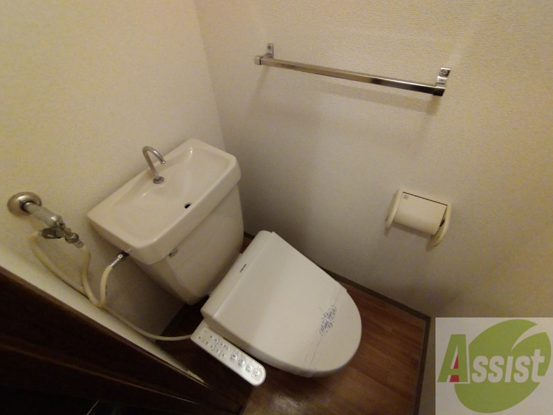 トイレ　ウォシュレット機能がついたトイレ。安心して使用できますね。