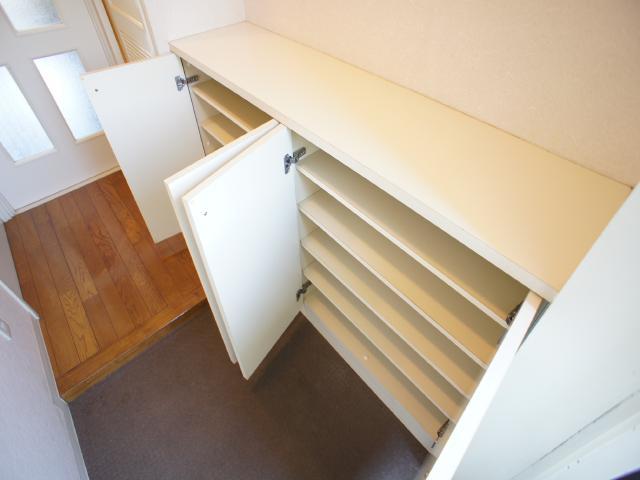 収納　玄関収納あります