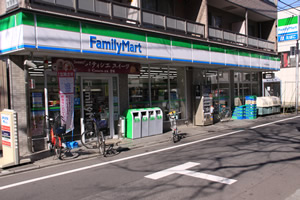 コンビニ　ファミリーマートまるいし祖師谷店（コンビニ）まで230m