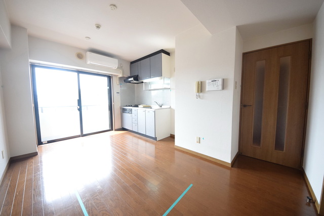 居室・リビング　～白を基調とした綺麗なお部屋～
