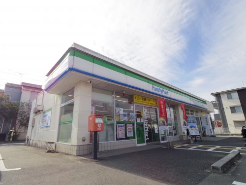 コンビニ　ファミリーマート 桜井阿部店（コンビニ）まで132m