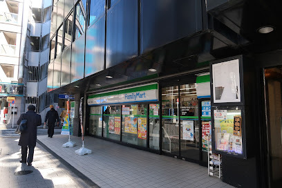 コンビニ　ファミリーマート 赤坂三丁目店（コンビニ）まで276m