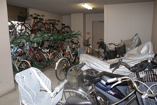 玄関　駐輪場