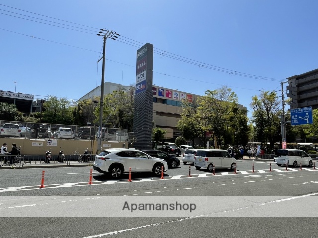 ショッピングセンター　トナリエ南千里（ショッピングセンター）まで651m