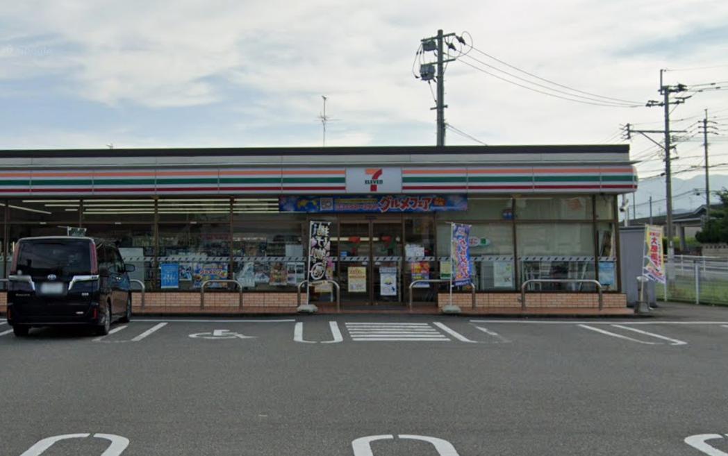 コンビニ　セブンイレブン 飯塚若菜小学校入口店（コンビニ）まで592m