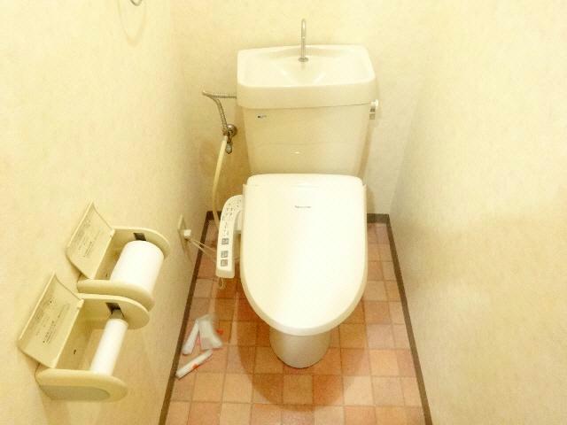 トイレ　他号室の写真になります。