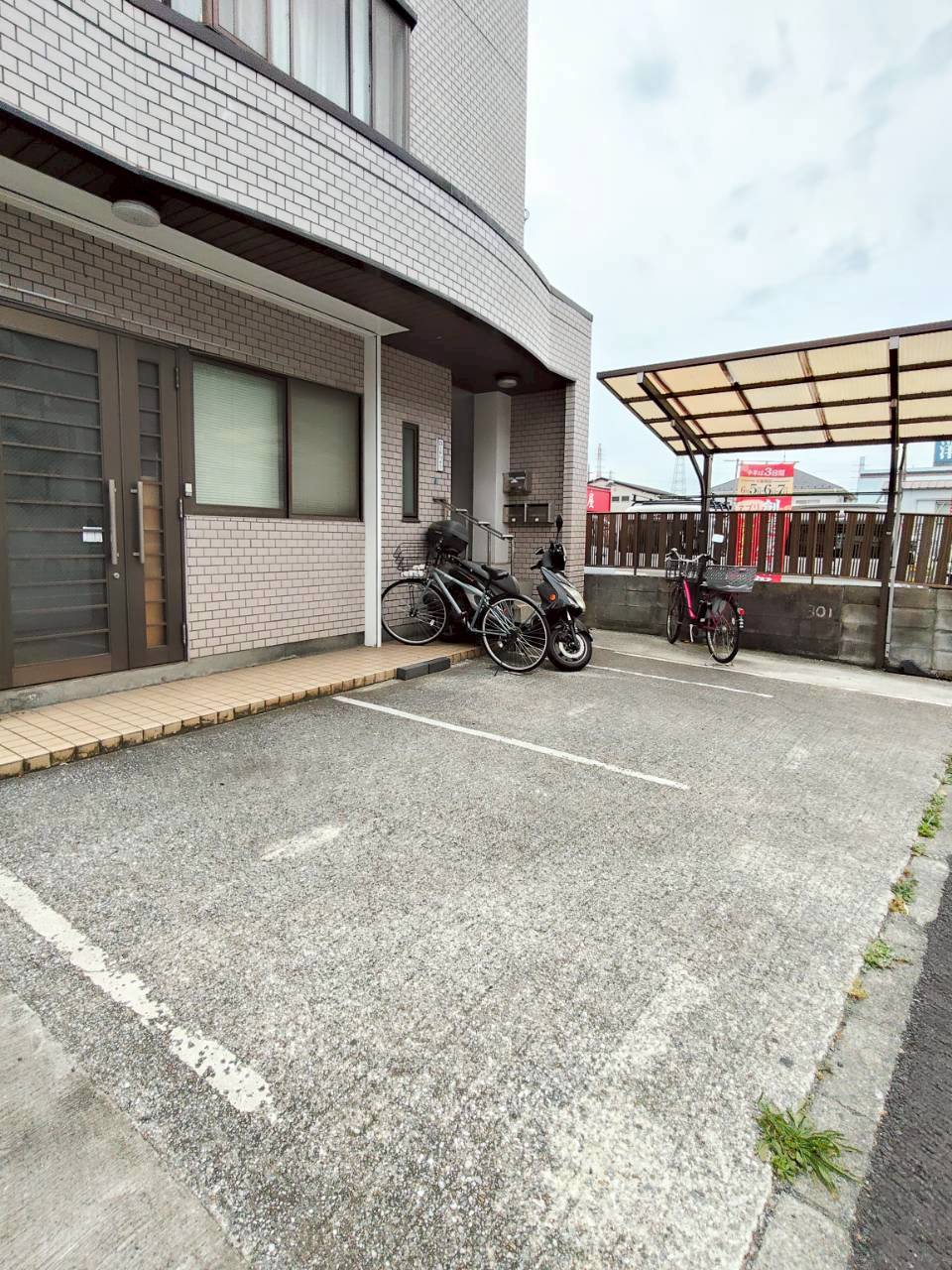 エントランス　バイク置けます♪
